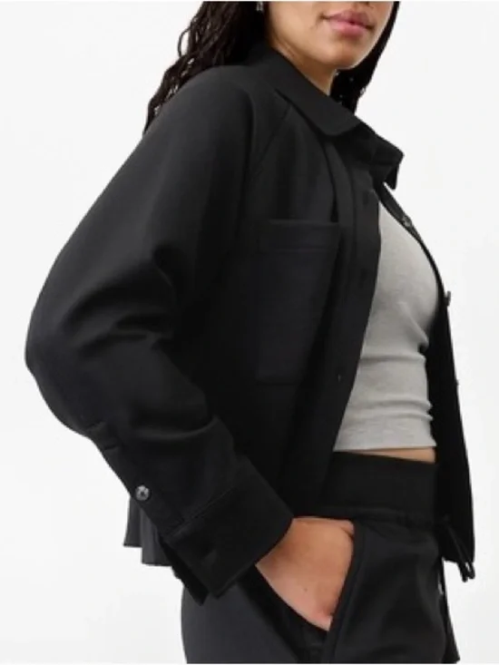 Athleta Allure Shirt Jacket
Womens Crop Long Sleeve Button Front - Picture 4 of 14